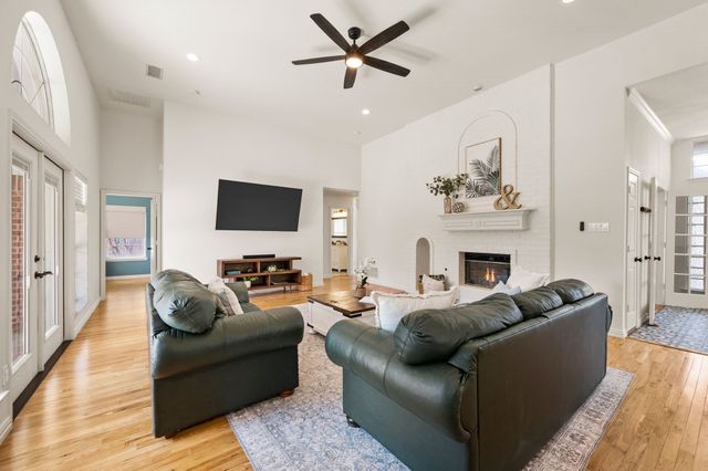 1604 Los Altos Court, Arlington, TX 76006