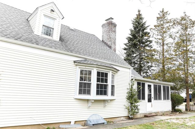 138 Chestnut Street, Lynbrook, NY 11563