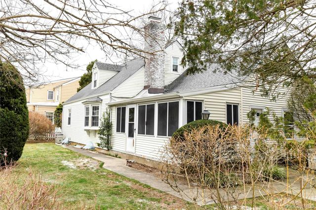 138 Chestnut Street, Lynbrook, NY 11563