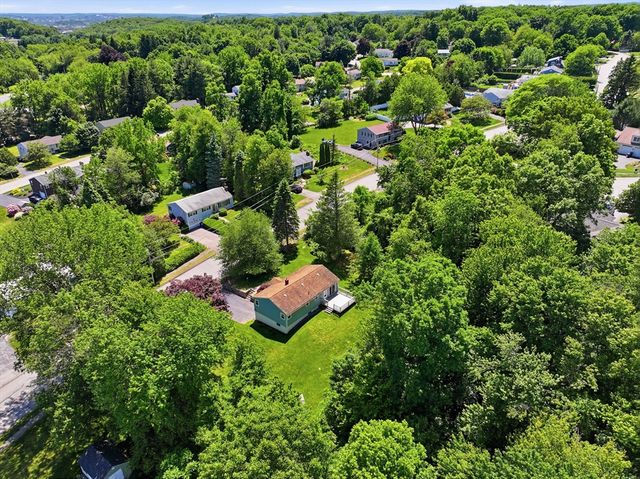 46 Pinecroft Ave, Holden, MA 01520