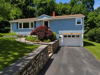 46 Pinecroft Ave, Holden, MA 01520