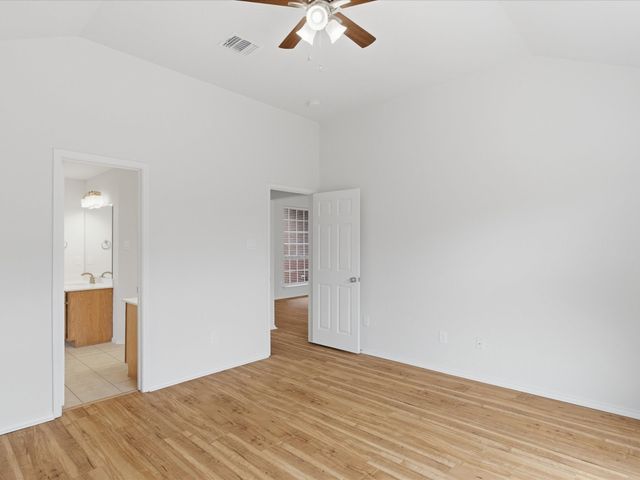 1821 Kingsbrook Trail, Fort Worth, TX 76120