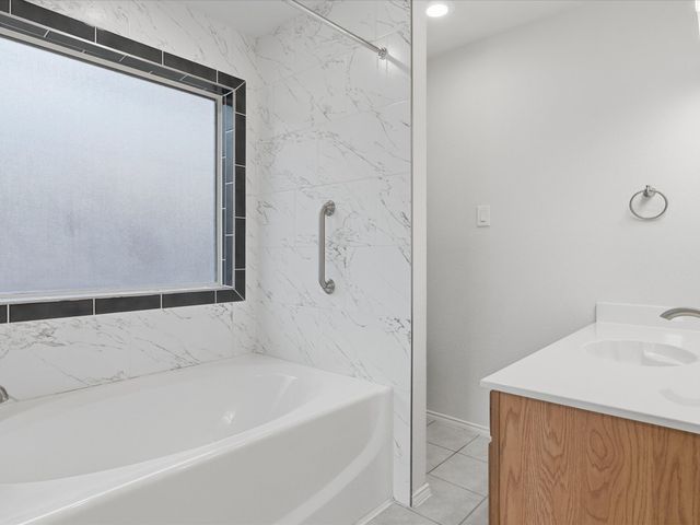 1821 Kingsbrook Trail, Fort Worth, TX 76120