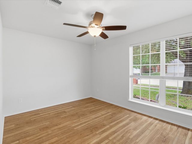 1821 Kingsbrook Trail, Fort Worth, TX 76120