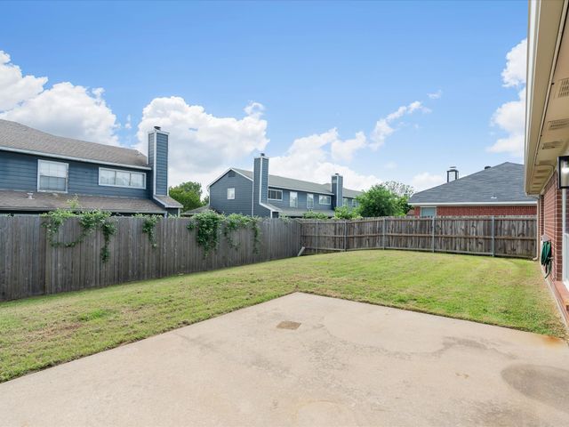 1821 Kingsbrook Trail, Fort Worth, TX 76120