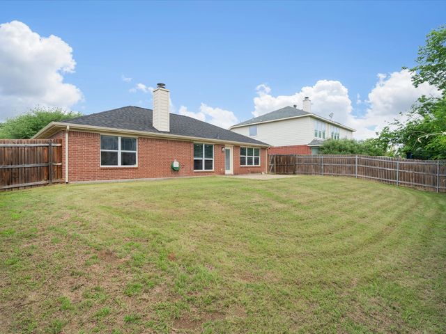 1821 Kingsbrook Trail, Fort Worth, TX 76120