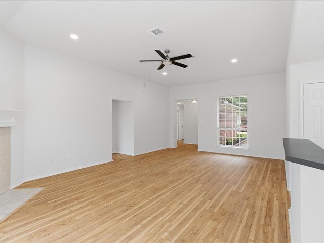 1821 Kingsbrook Trail, Fort Worth, TX 76120