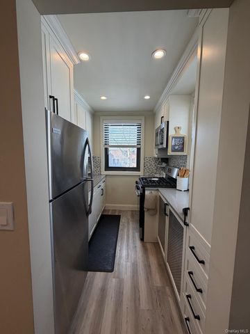 1776 166th Street 4170, Whitestone, NY 11357