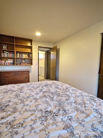 1119 S 249th Place, Des Moines, WA 98198