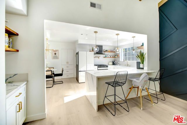 23209 Bigler Street, Woodland Hills (los Angeles), CA 91364