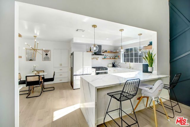 23209 Bigler Street, Woodland Hills (los Angeles), CA 91364