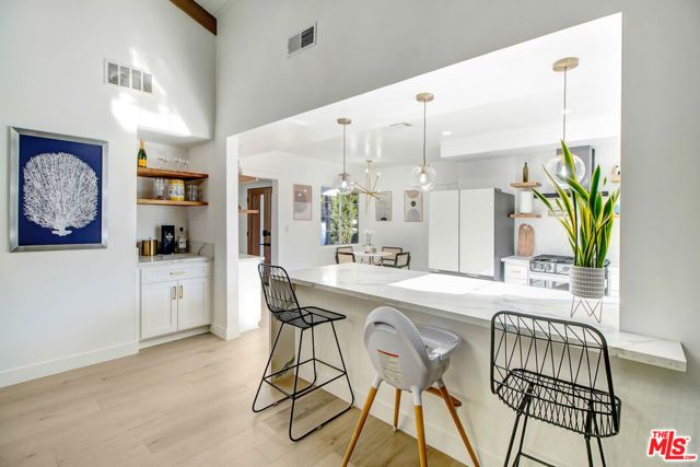 23209 Bigler Street, Woodland Hills (los Angeles), CA 91364