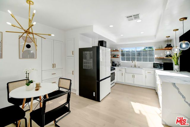 23209 Bigler Street, Woodland Hills (los Angeles), CA 91364