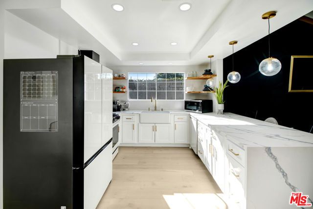 23209 Bigler Street, Woodland Hills (los Angeles), CA 91364