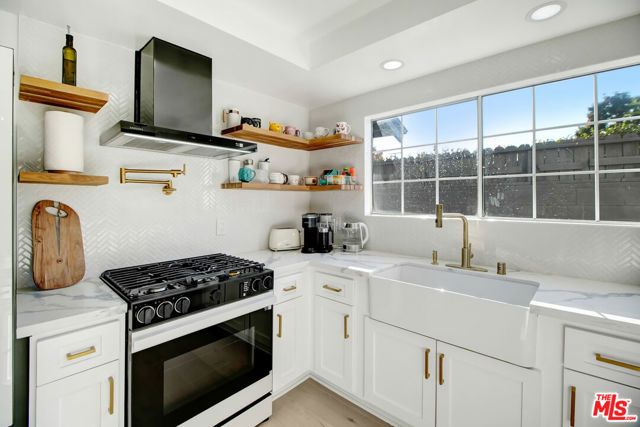 23209 Bigler Street, Woodland Hills (los Angeles), CA 91364