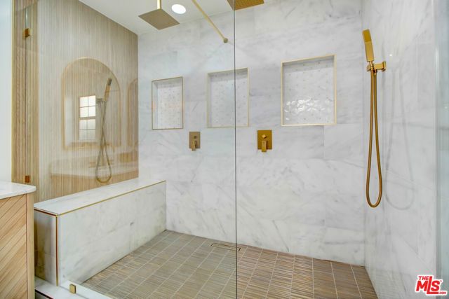 23209 Bigler Street, Woodland Hills (los Angeles), CA 91364