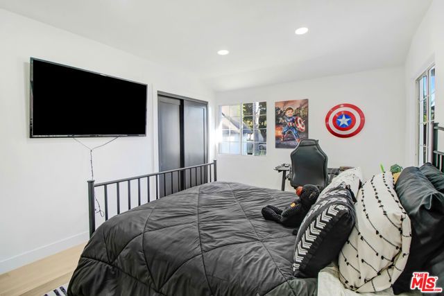 23209 Bigler Street, Woodland Hills (los Angeles), CA 91364