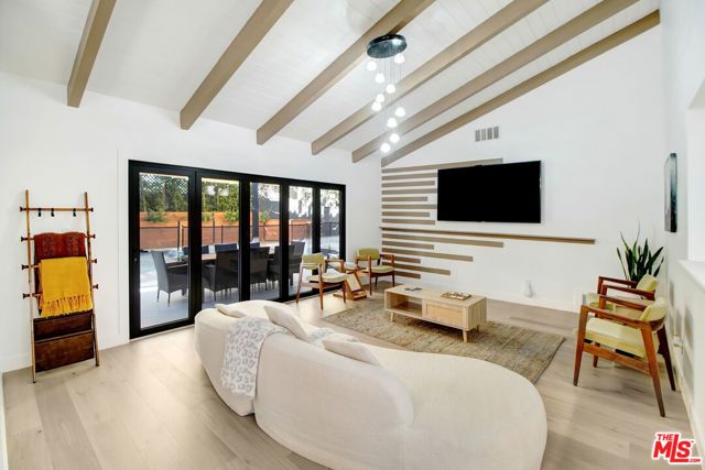 23209 Bigler Street, Woodland Hills (los Angeles), CA 91364