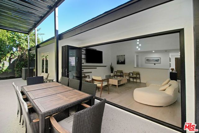 23209 Bigler Street, Woodland Hills (los Angeles), CA 91364