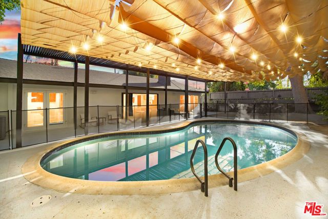 23209 Bigler Street, Woodland Hills (los Angeles), CA 91364