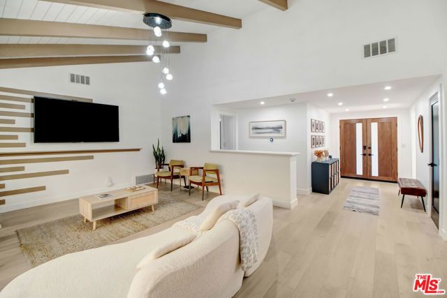 23209 Bigler Street, Woodland Hills (los Angeles), CA 91364