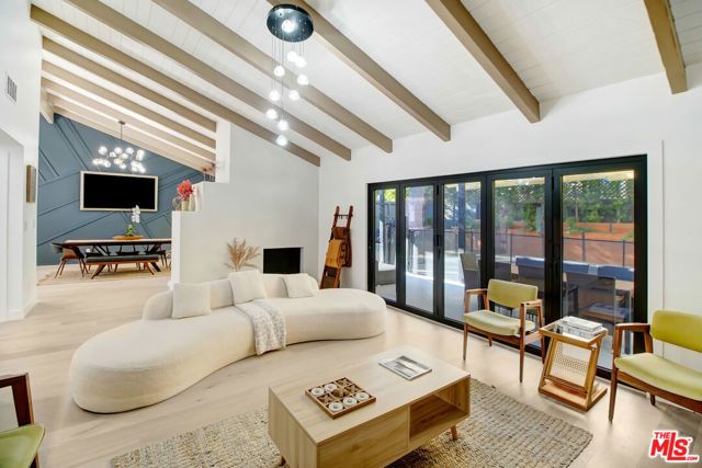 23209 Bigler Street, Woodland Hills (los Angeles), CA 91364