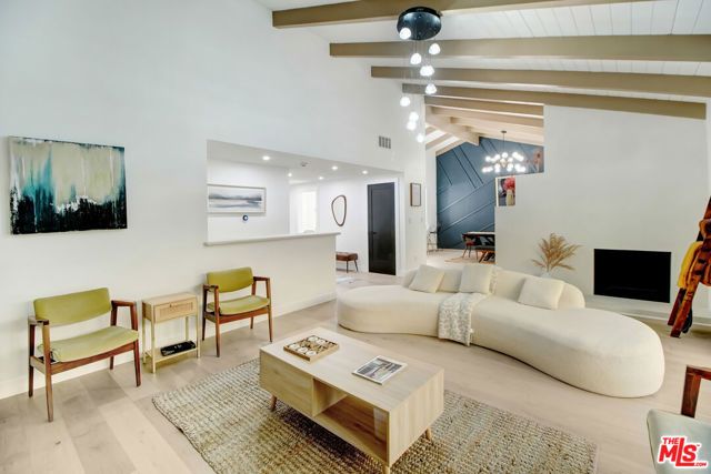 23209 Bigler Street, Woodland Hills (los Angeles), CA 91364
