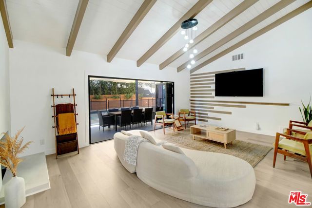 23209 Bigler Street, Woodland Hills (los Angeles), CA 91364