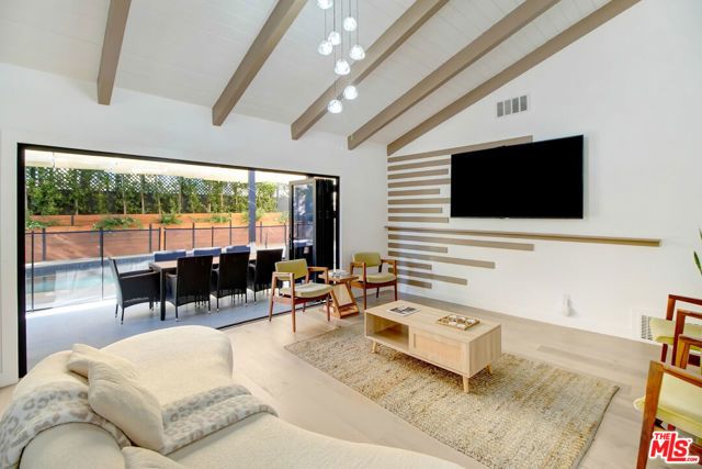 23209 Bigler Street, Woodland Hills (los Angeles), CA 91364