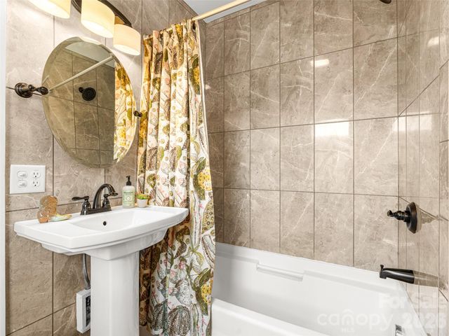 148 Sand Hill Road, Asheville, NC 28806
