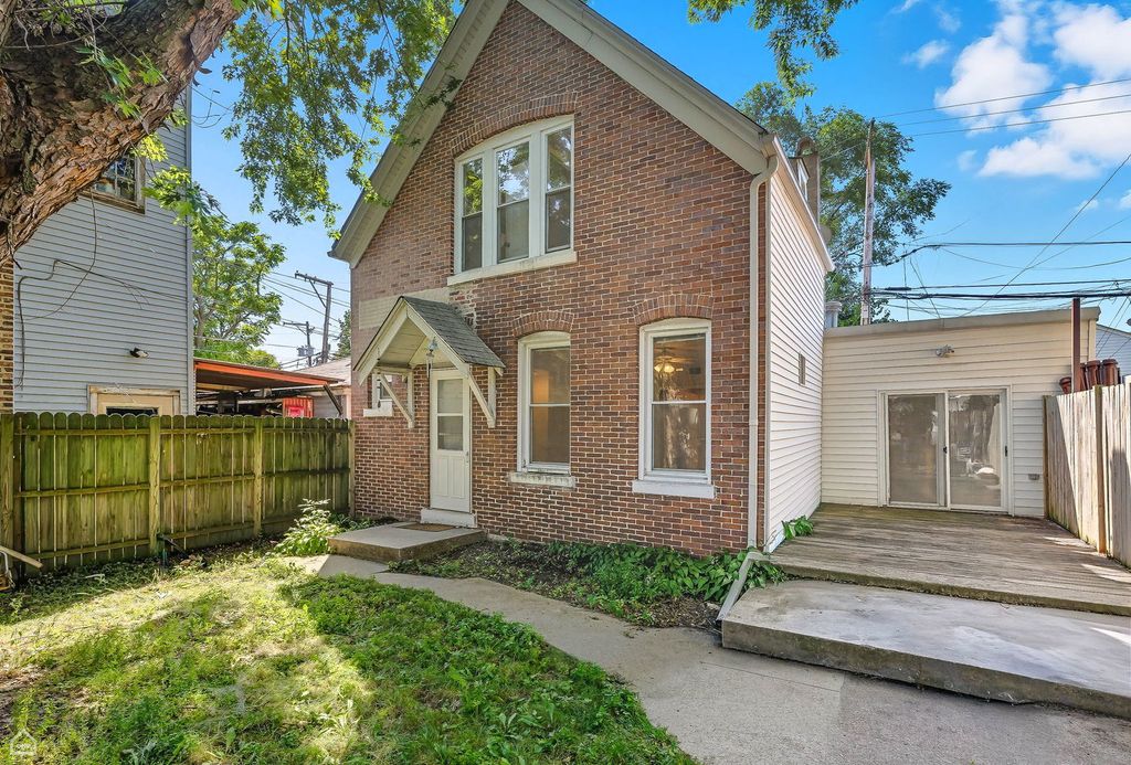 3709 W Potomac Avenue, Chicago, IL 60651