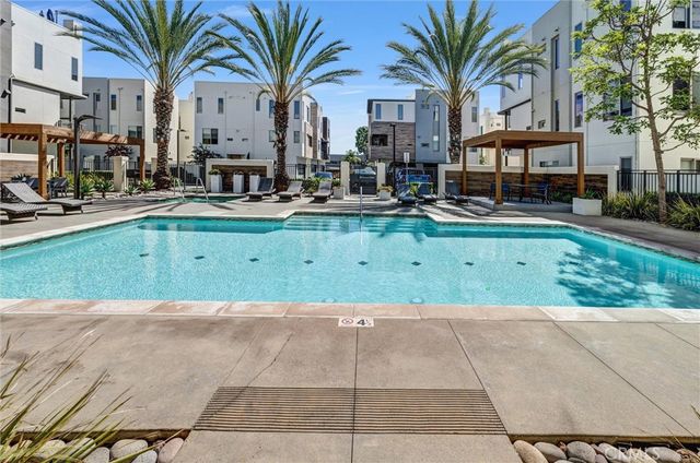 18 Ebb Tide, Newport Beach, CA 92663