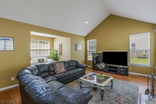 206 W End Ave, Green Brook Twp., NJ 08812