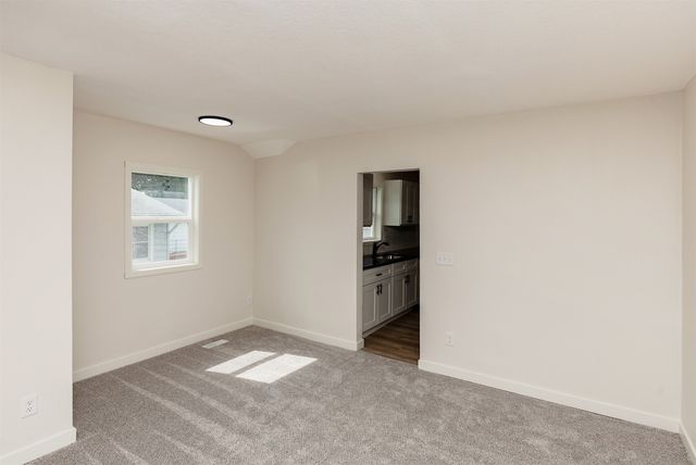 1310 E Ovid Avenue, Des Moines, IA 50316