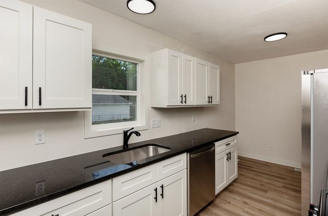 1310 E Ovid Avenue, Des Moines, IA 50316