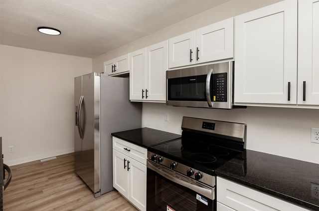 1310 E Ovid Avenue, Des Moines, IA 50316