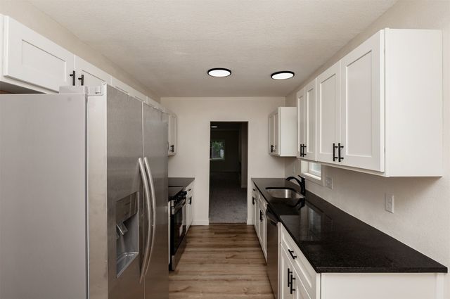 1310 E Ovid Avenue, Des Moines, IA 50316