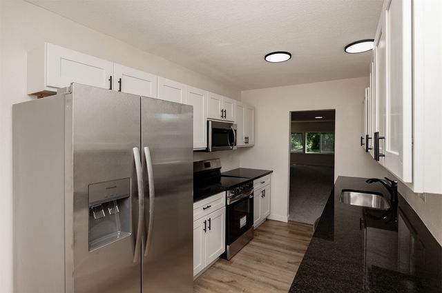 1310 E Ovid Avenue, Des Moines, IA 50316
