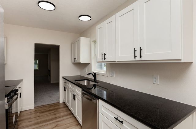 1310 E Ovid Avenue, Des Moines, IA 50316