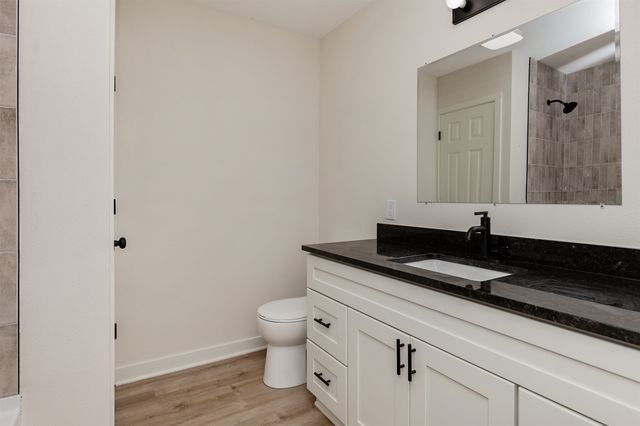 1310 E Ovid Avenue, Des Moines, IA 50316