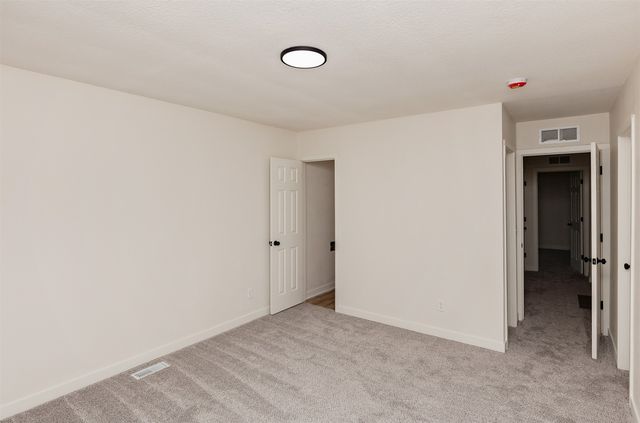 1310 E Ovid Avenue, Des Moines, IA 50316