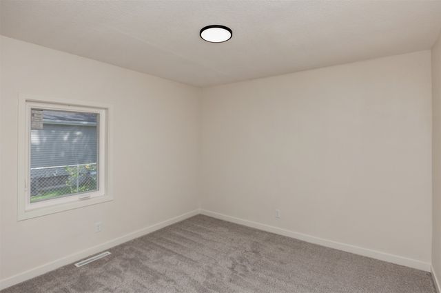 1310 E Ovid Avenue, Des Moines, IA 50316