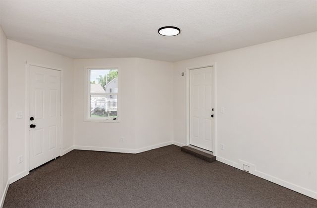 1310 E Ovid Avenue, Des Moines, IA 50316