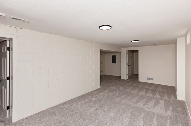 1310 E Ovid Avenue, Des Moines, IA 50316