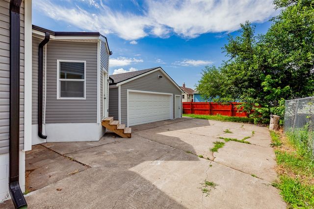 1310 E Ovid Avenue, Des Moines, IA 50316