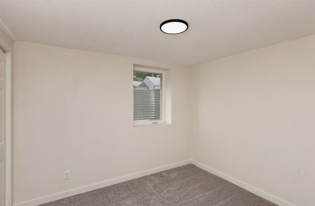 1310 E Ovid Avenue, Des Moines, IA 50316