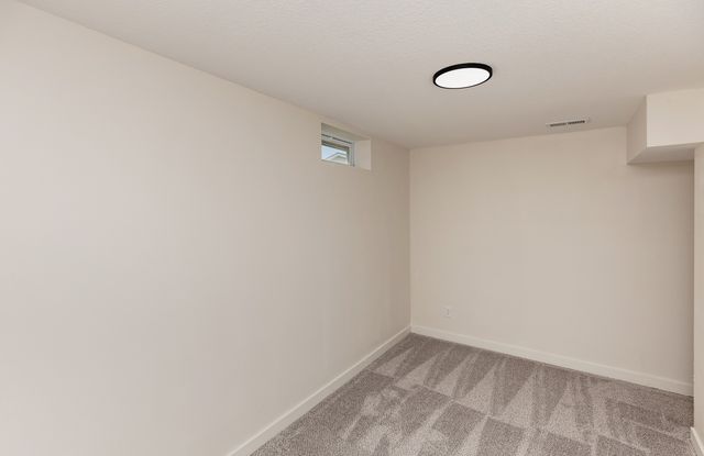 1310 E Ovid Avenue, Des Moines, IA 50316