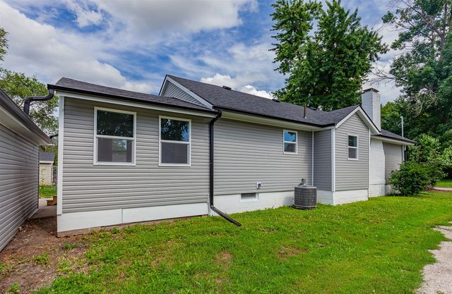 1310 E Ovid Avenue, Des Moines, IA 50316