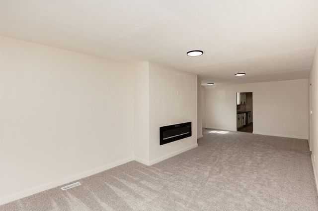 1310 E Ovid Avenue, Des Moines, IA 50316