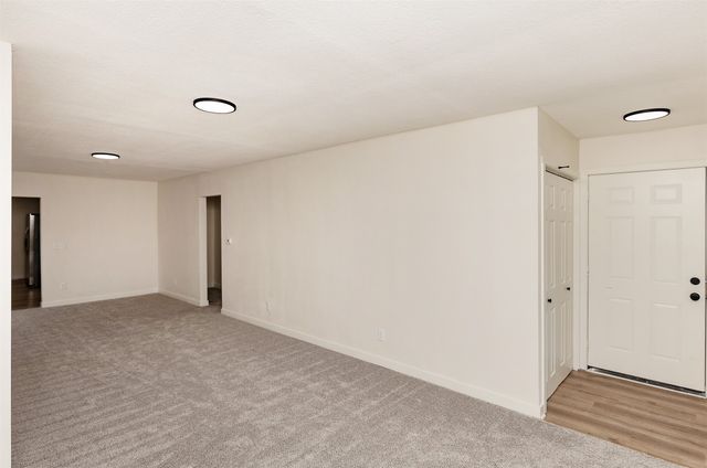 1310 E Ovid Avenue, Des Moines, IA 50316